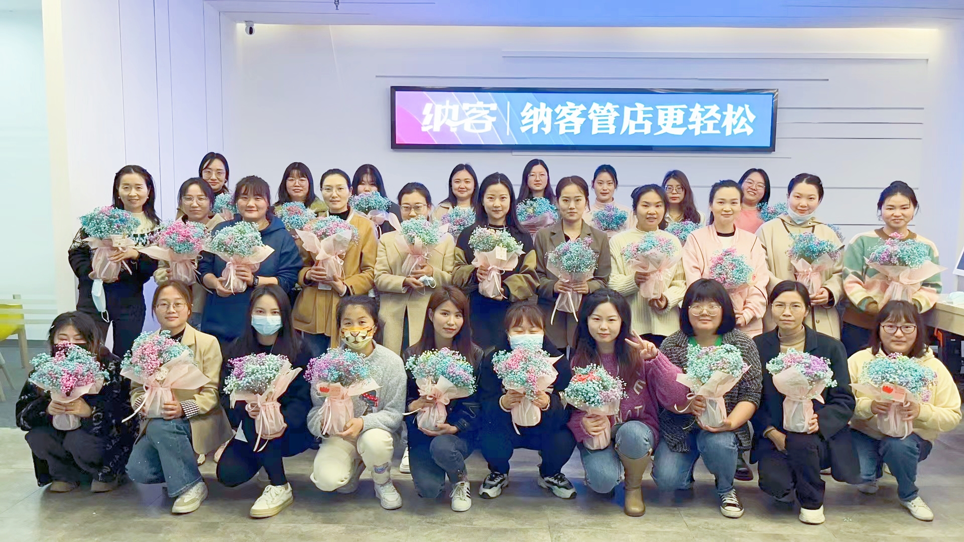 春风送暖 花开绚烂 | 摩登7为全体女员工发放温馨节日福利！10