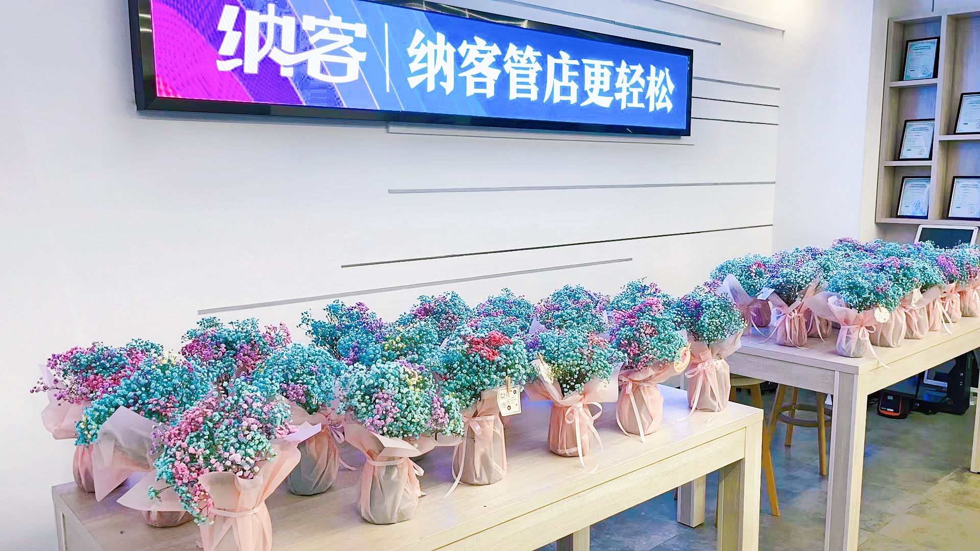 春风送暖 花开绚烂 | 摩登7为全体女员工发放温馨节日福利！1
