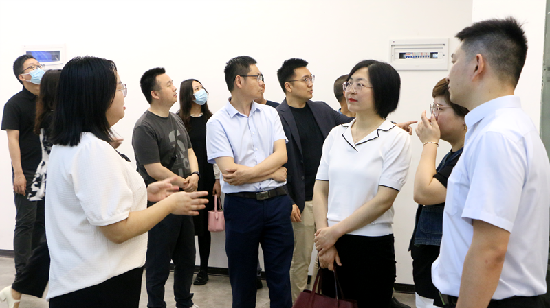 领导调研 | 宜昌市伍家岗区领导一行莅临摩登7科技开展调研工作1