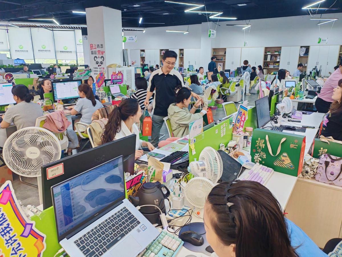 摩登7注册网络科技有限公司为全体员工发放端午节福利1