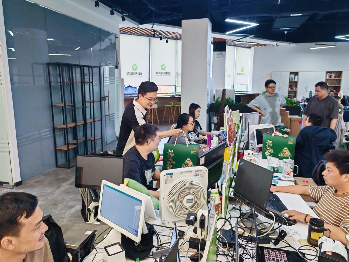 摩登7注册网络科技有限公司为全体员工发放端午节福利3