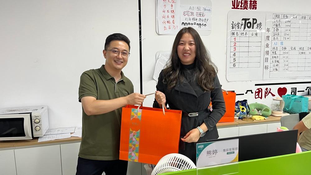 皓月当空 情满四方| 摩登7注册网络科技有限公司为全体员工发放中秋节福利7