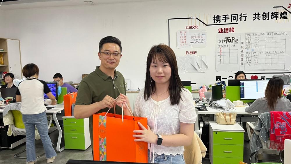 皓月当空 情满四方| 摩登7注册网络科技有限公司为全体员工发放中秋节福利10