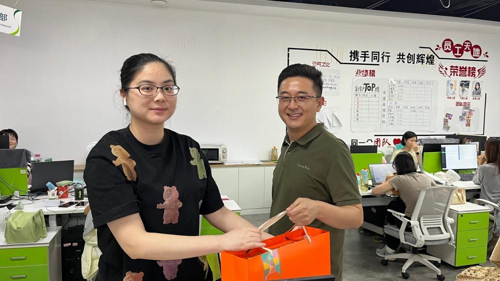 皓月当空 情满四方| 摩登7注册网络科技有限公司为全体员工发放中秋节福利12