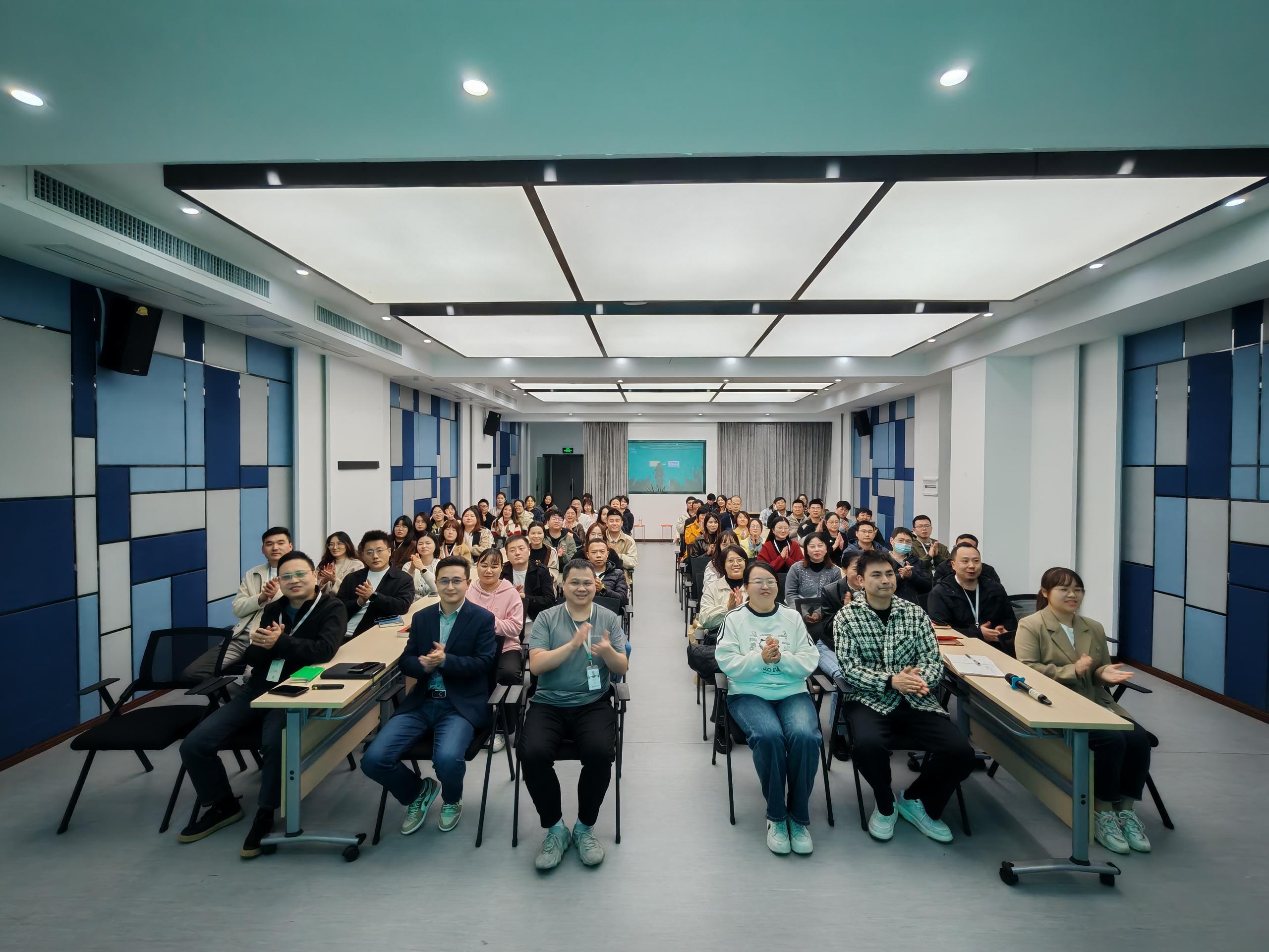 精准聚焦 谋胜收官 | 摩登7科技2025年第三季度总结会圆满召开1