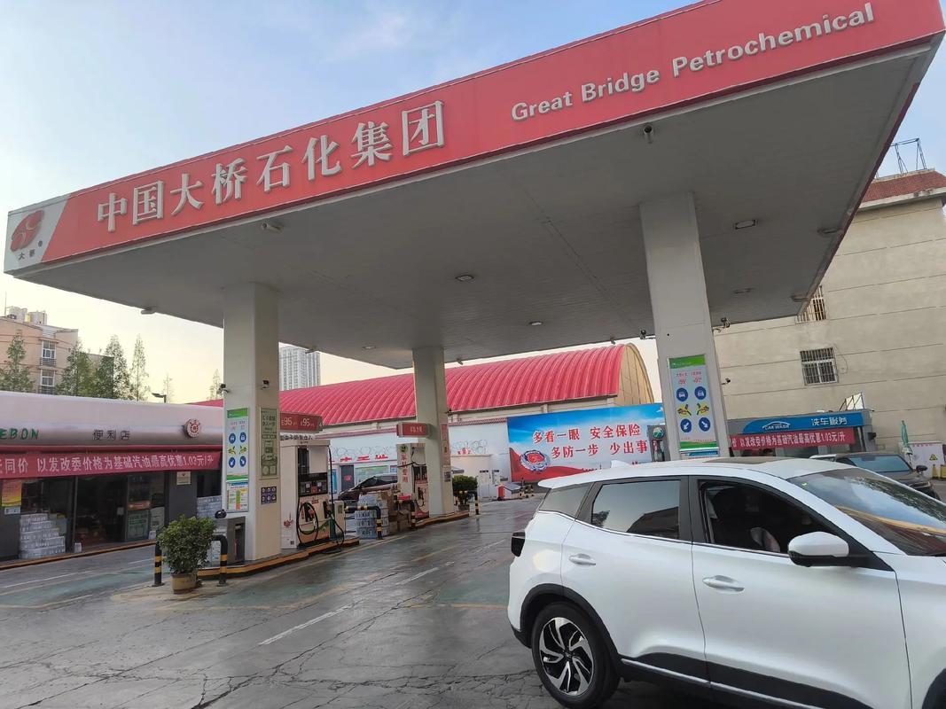 大桥加油站1